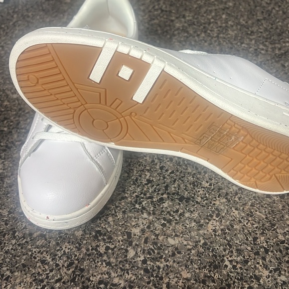 🔥🔥🔥🔥Eden St.  White speckled sole leather sneakers🔥🔥🔥 Sz-6 - Picture 3 of 4